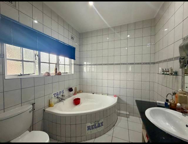 6 BEDROOM FREESTANDING FOR SALE IN MEER EN SEE